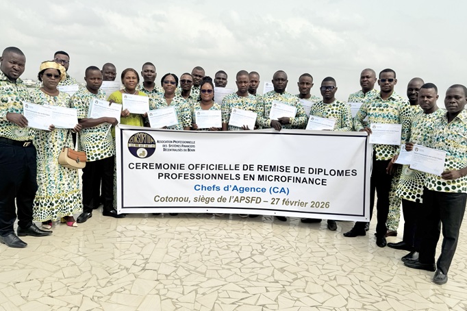Cours diplômants au Consortium Alafia: les lauréats de la promotion 2025 des Chargés de prêt reçoivent leurs parchemins